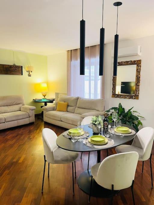 Re Gallo Luxury Apartment Plebiscito In Via Chiaia 나폴리 외부 사진