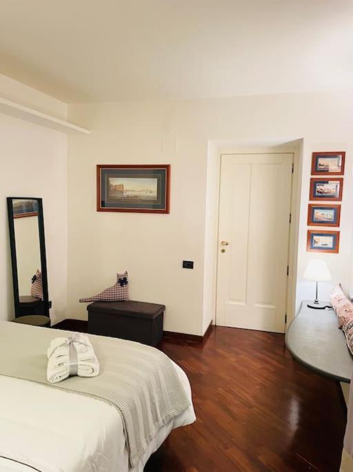 Re Gallo Luxury Apartment Plebiscito In Via Chiaia 나폴리 외부 사진