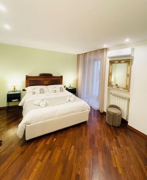 Re Gallo Luxury Apartment Plebiscito In Via Chiaia 나폴리 외부 사진