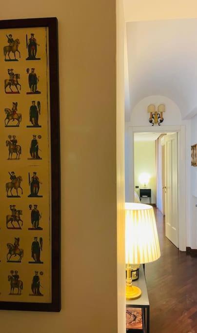 Re Gallo Luxury Apartment Plebiscito In Via Chiaia 나폴리 외부 사진