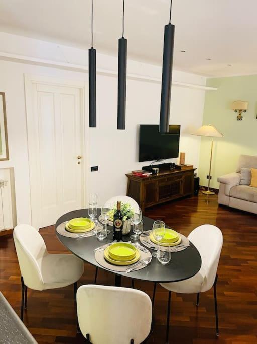 Re Gallo Luxury Apartment Plebiscito In Via Chiaia 나폴리 외부 사진