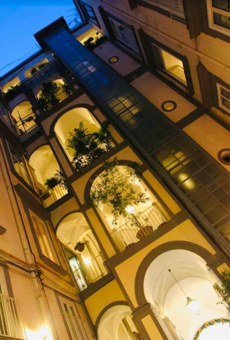 Re Gallo Luxury Apartment Plebiscito In Via Chiaia 나폴리 외부 사진