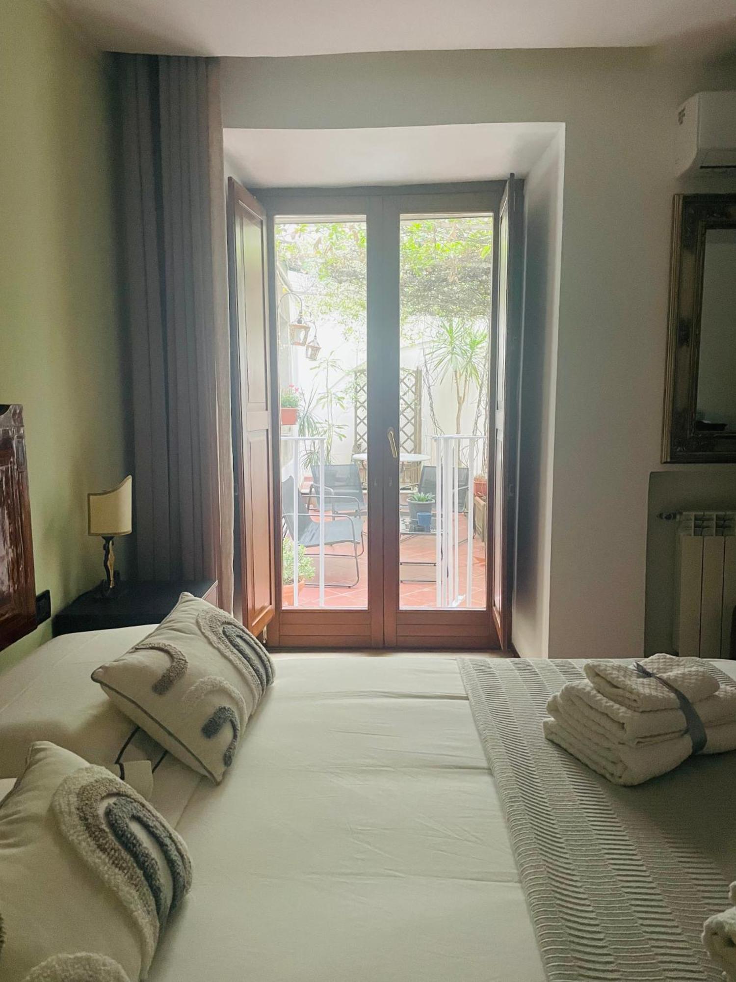 Re Gallo Luxury Apartment Plebiscito In Via Chiaia 나폴리 외부 사진